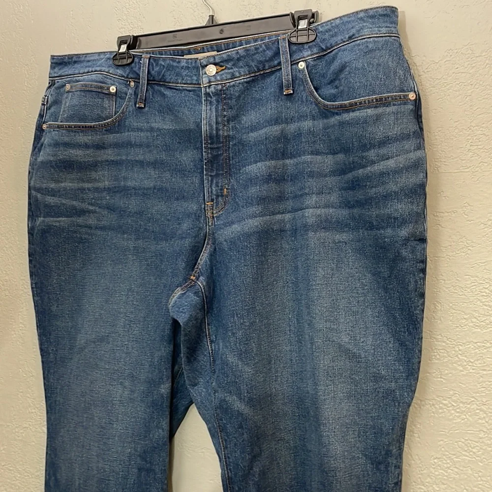 Madewell Curvy Perfect Vintage Straight Jean in Mayfield Wash - Picture 5 of 15